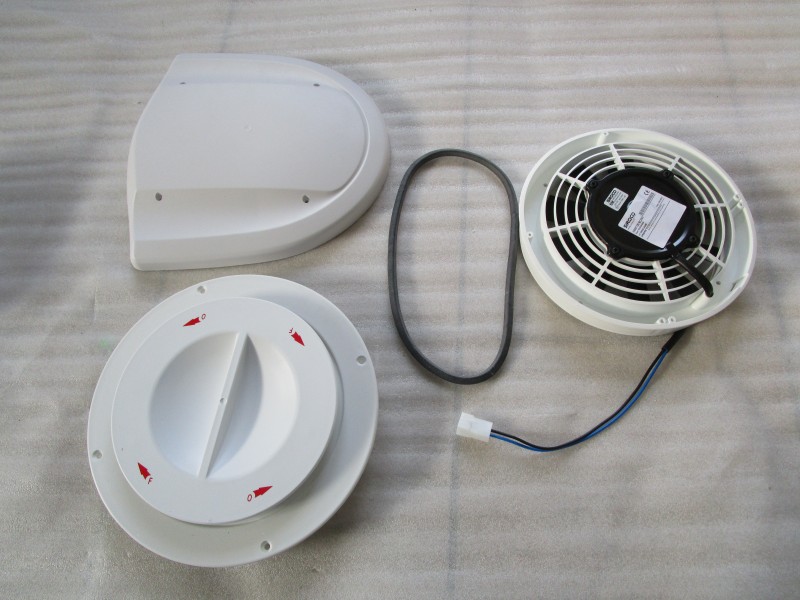 Sten ventiltor 12V bl barva